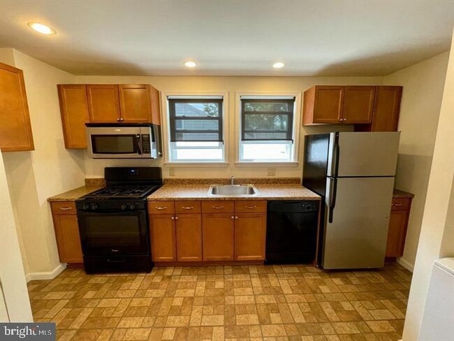 Photo - 122 W Lancaster Ave