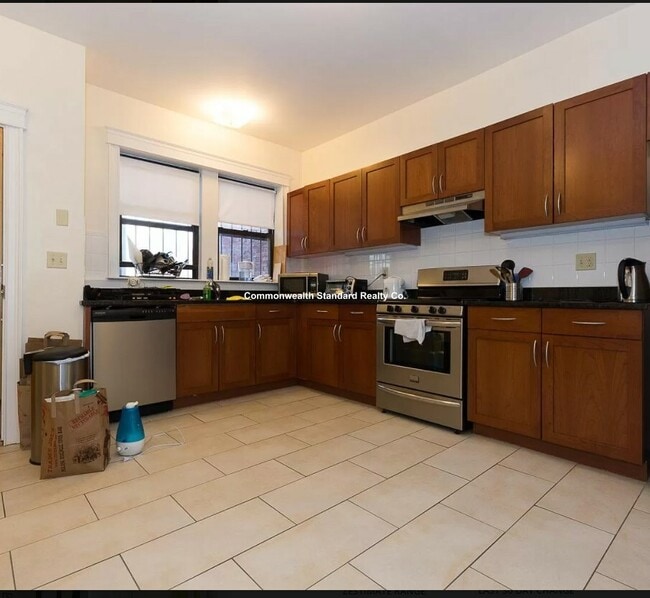 Building Photo - 76 Quint Ave Unit 10