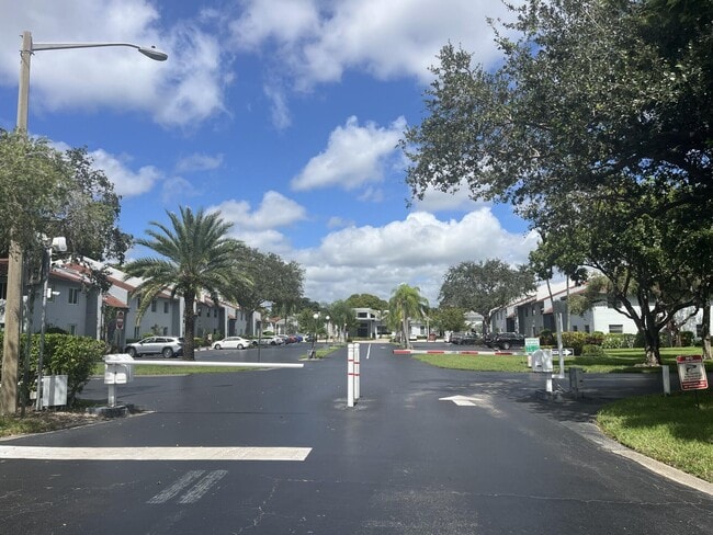 Building Photo - 6600 S Oriole Blvd Unit 2030