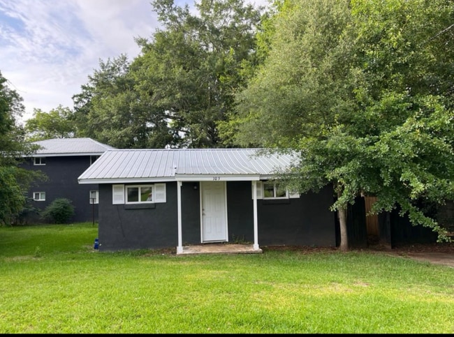Building Photo - 103 Wesley Dr Rental
