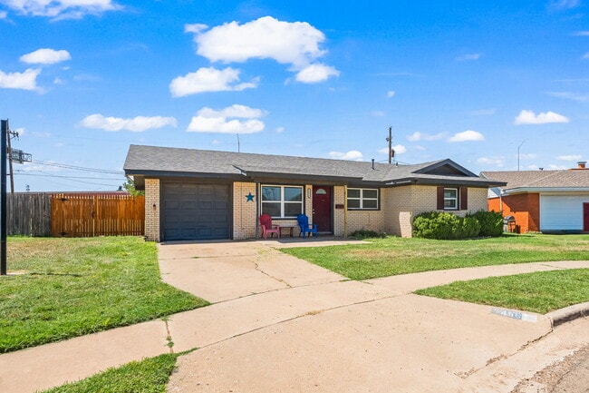 Photo - Charming 3/2/1 with Large Backyard