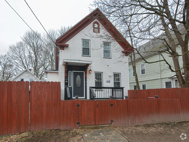 Building Photo - 20 Hazel St Rental