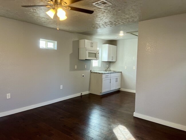 Photo - 904 N Peoria Ave