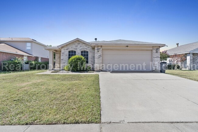 Building Photo - Beautiful 3 - Bedroom Home with pool in Ar...