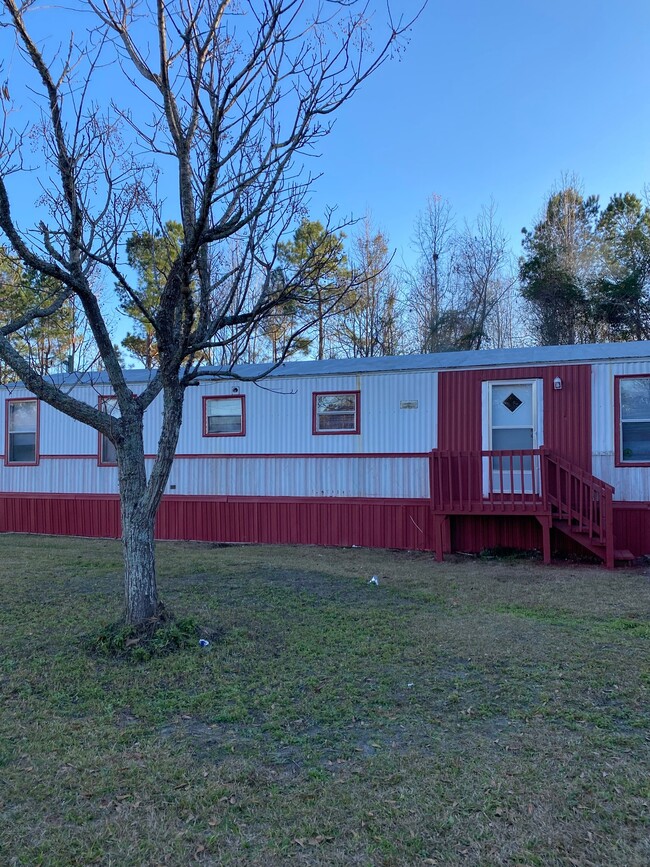 Photo - 401 Academy Ln