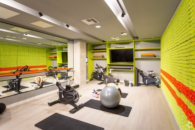 Fitness Center - Hub East Lansing Apartments
