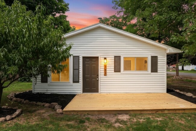 Photo - 127 E Fargo St