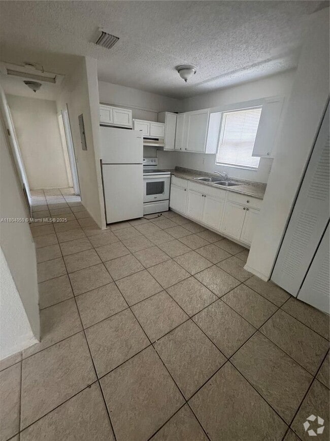 Building Photo - 2856 NW 14th St Rental