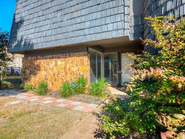 Photo - 6409 Miles Ln