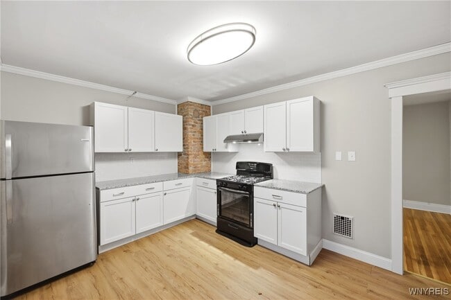 Photo - 359 Parkdale Ave