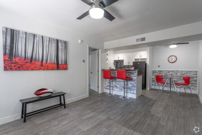 2BR, 2BA - C2 Remodel - 840 SF