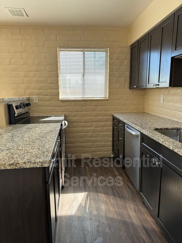 Building Photo - 4561 E Bellevue St Rental