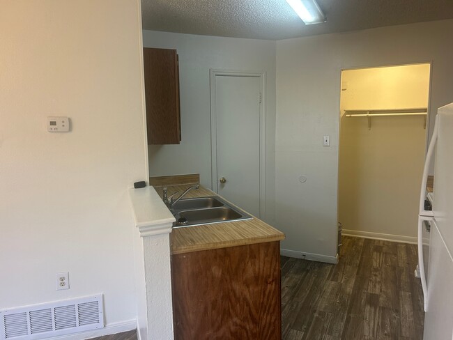 Photo - 1611 Mona Dr