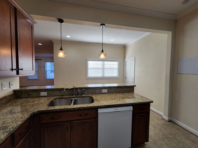 Photo - AVAILABLE for showing NOW for ODU FALL SEMESTER 2026!  5-Bedroom near ODU, Military Bases, Hospit...