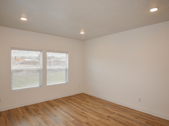 Photo - 220 Spring Creek Pkwy