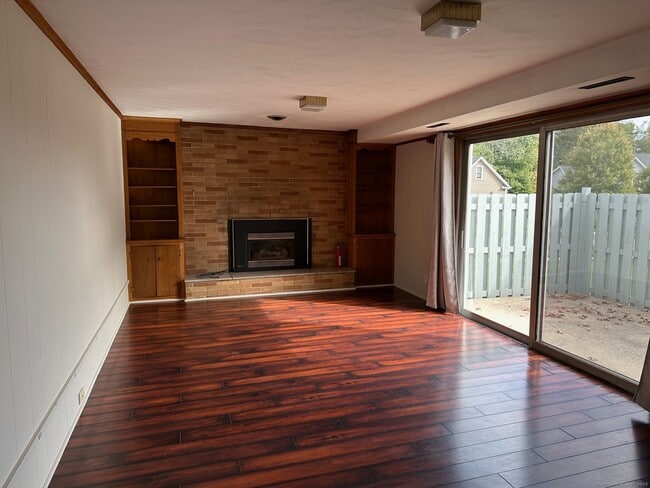Photo - 250 W Center St