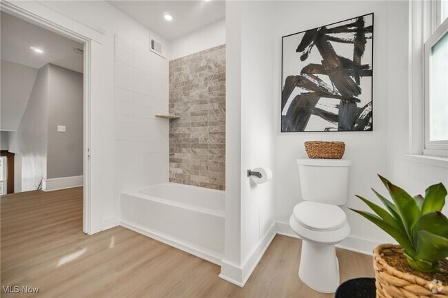 Building Photo - 1496 E 107th St Rental