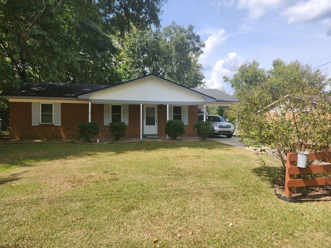 Building Photo - North Columbus 3 Bedroom 1.5 Bath - Carpor... Rental