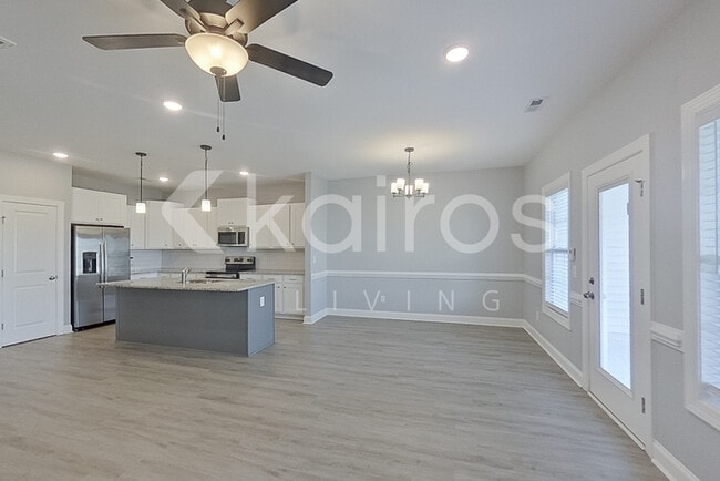 Photo - 3704 Oak Leaf Wy