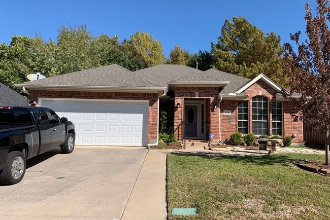 Building Photo - 2921 Meadow Glen Dr