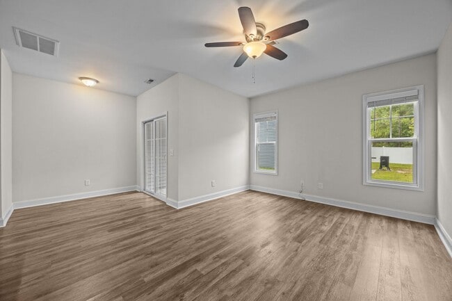 Photo - 211 N Stingray Ln