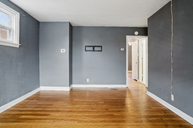 Photo - 1452 Hellerman St