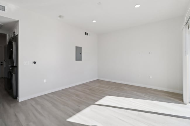 Photo - 2341 Ulric St Unidad 107