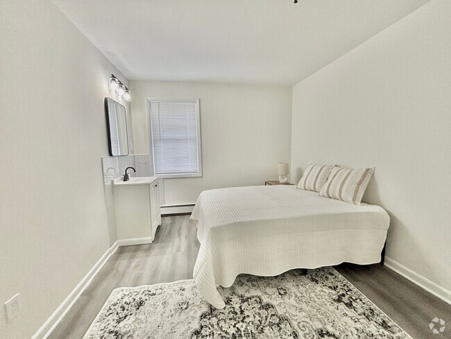 Building Photo - Room for rent Unit 9-23 Rental