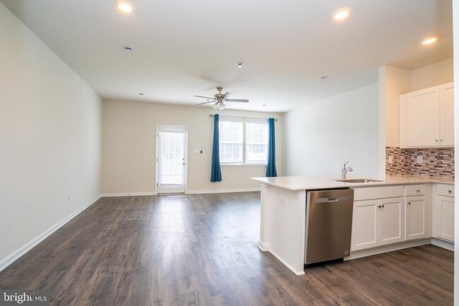 Photo - 172 Mazzeo Dr