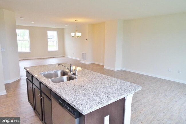 Photo - 48 Niblick Square