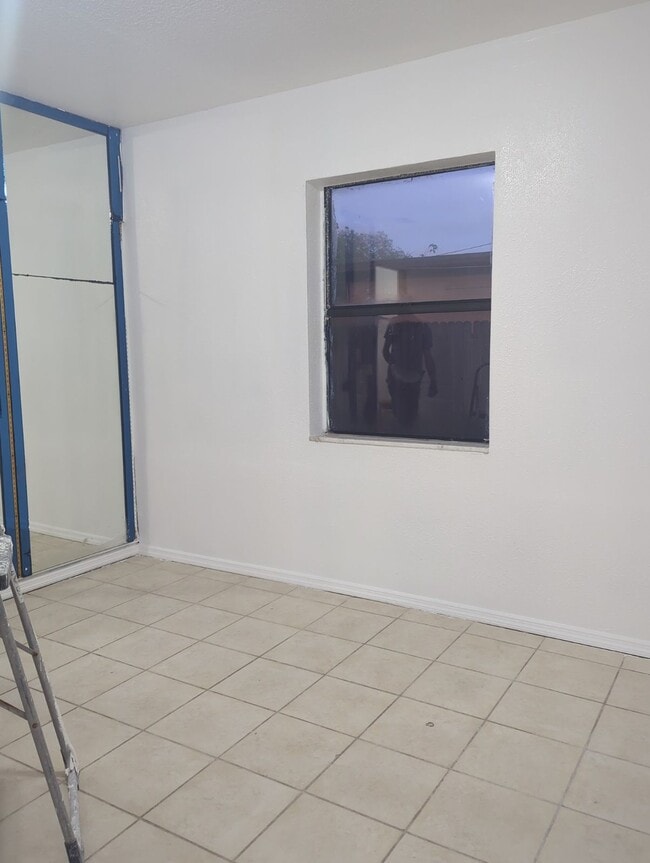 Building Photo - 704 E 121st Ave