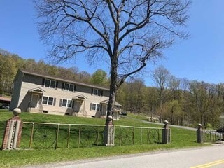 Tri-plex - 34 Miller Hill Rd Apartment Unit b