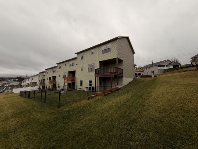 Photo - 746 Golden Spring Dr