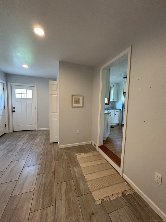 Photo - 281 Abbe Rd