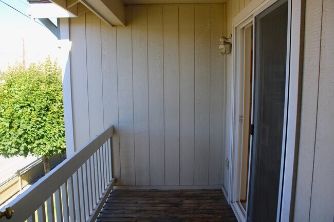 Photo - 1225 McKittrick St Unit 4