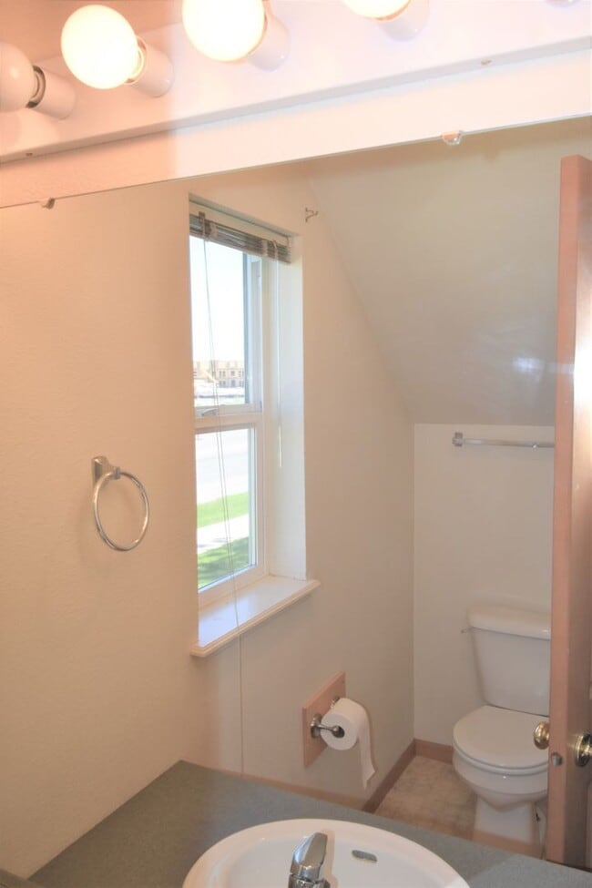 Photo - 3Bed 1.5Ba Townhouse with GARAGE! Great Location! Unidad D