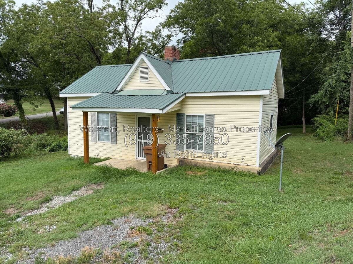 Photo - 320 E Morehead St