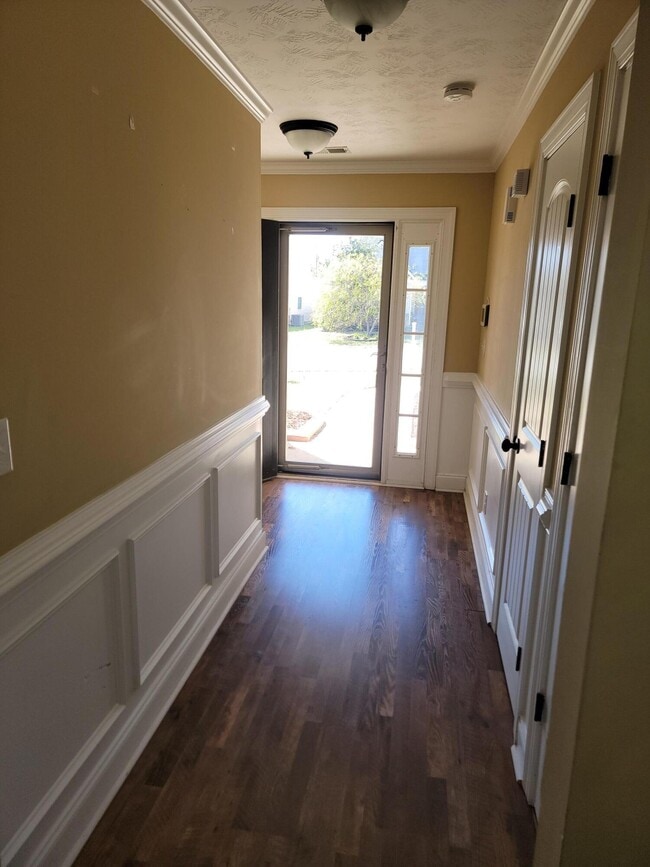 Photo - 2581 Kirby Ave