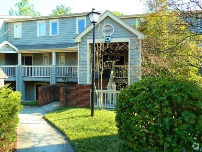 Building Photo - Mill Creek Madness! Walk to Campus from th... Unit D13 Rental