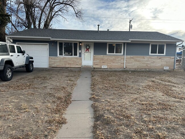 3 BED, 1 BATH HOME CLOSE TO FORT CARSON, P... - 3 BED, 1 BATH HOME CLOSE TO FORT CARSON, P...