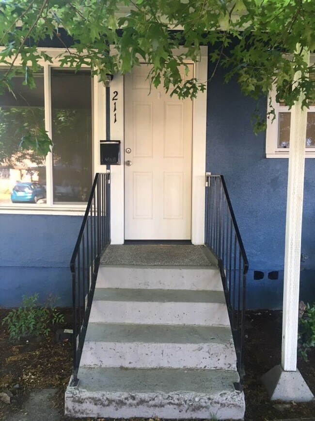 Photo - 207-209-211 N 24th ST Unit 211 N 24th