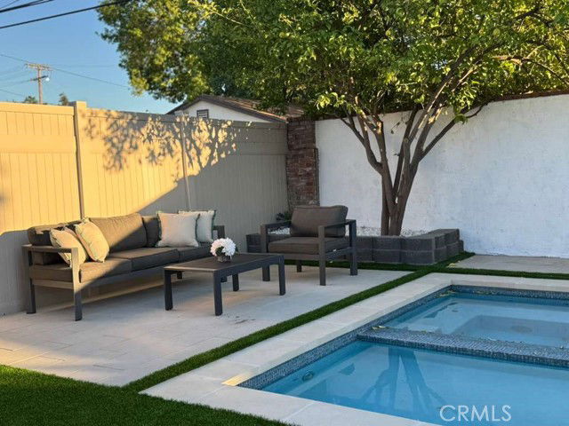 Photo - 23010 Hartland St