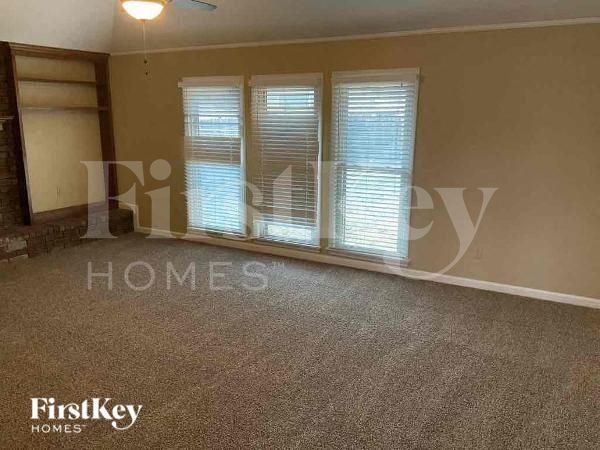 Photo - 935 Rutland Dr