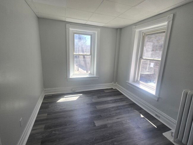 Photo - 450-452 W Maple St Unit 1