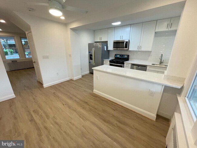 Photo - 1718 Lang Pl NE