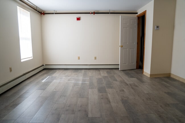 Living room 2 - 1267 Elm St