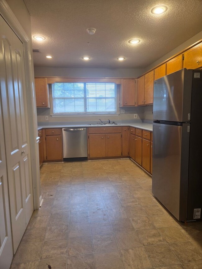 Photo - 907 Canyon Ct