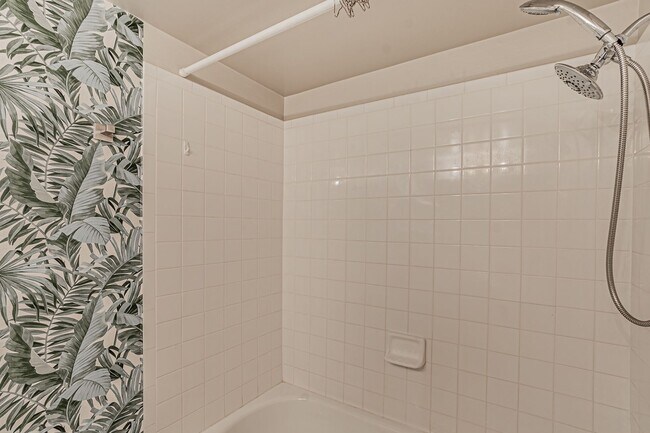 Photo - 2 Bedroom 2 Bath Home in Denver with Balco...