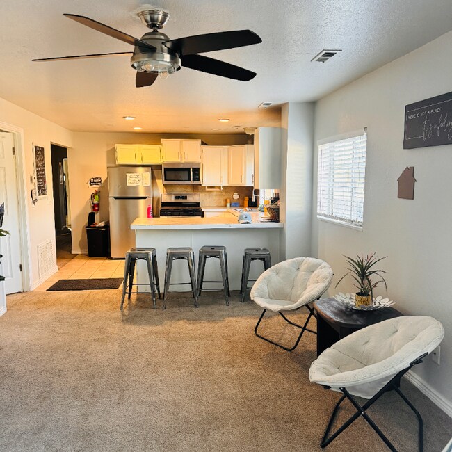 Photo - 546 E Delno Dr