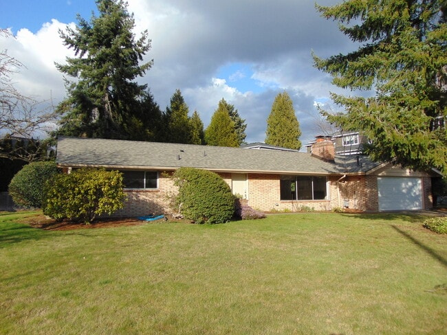 Building Photo - 3 Bedroom/1.75 Bath Bellevue Remodeled Ram... Rental